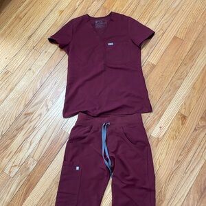 Figs burgundy XXS Catarina top and kade cargo bottom